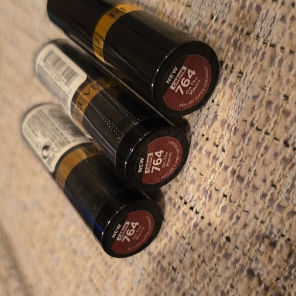 REVLON BRAND WOMEN'S SUPER LUSTROUS LIPSTICK BUNDLE OF 3 - Picture 4 of 6